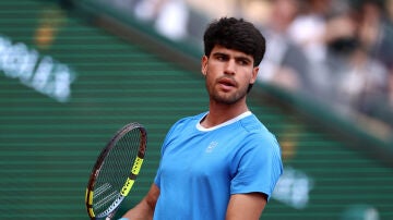 Alcaraz en el duelo contra Bublik en Montecarlo