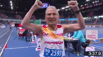 A los 90 años, Manuel Alonso conquista Europa: doble oro y récord del mundo en atletismo: "Me da muchísimas ganas de vivir" A los 90 años, Manuel Alonso conquista Europa: doble oro y récord del mundo en atletismo: "Me da muchísimas ganas de vivir"