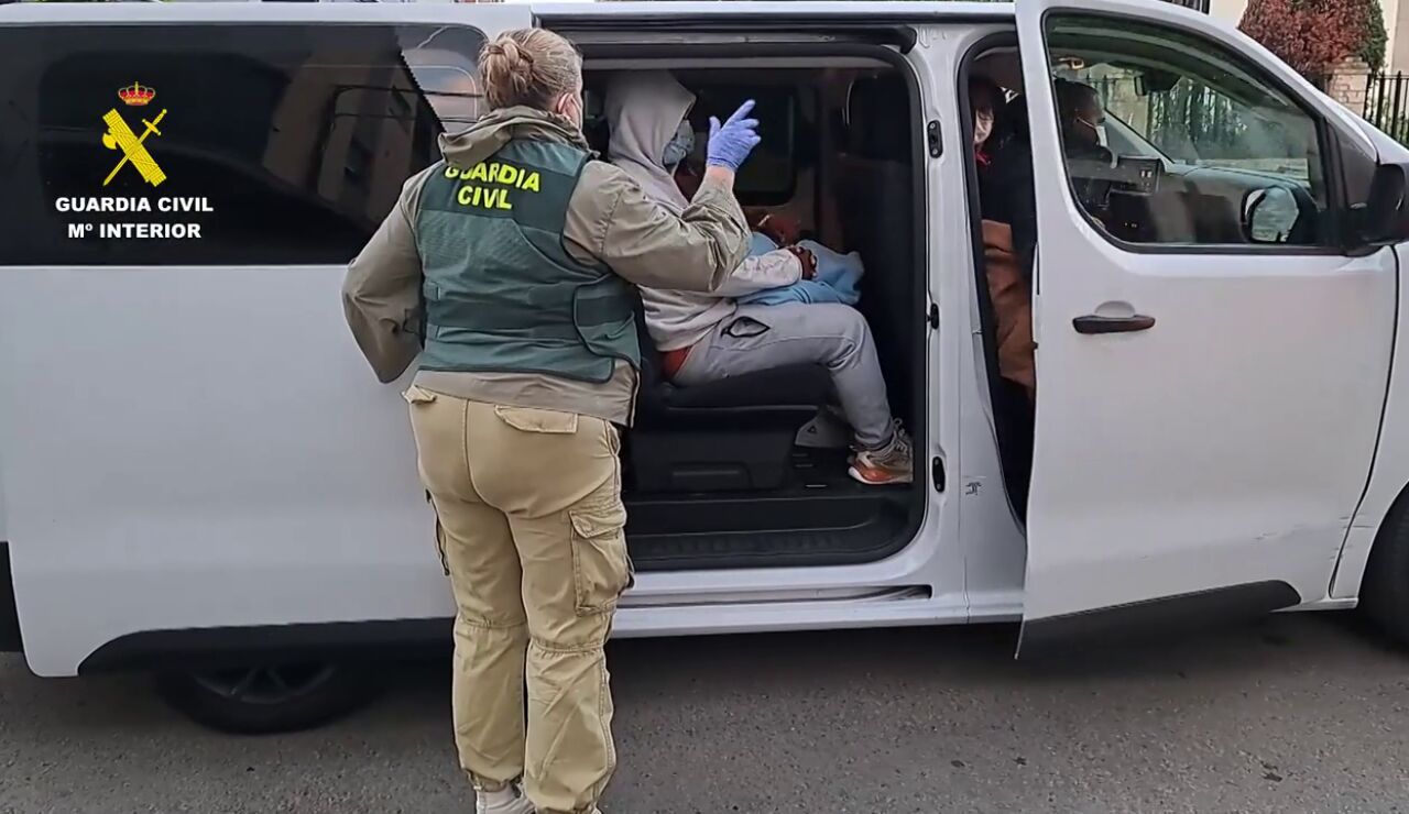 Agentes de la Guardia Civil liberan a 80 personas que viv&iacute;an en semi esclavitud
