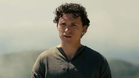 Tom Holland como Telémaco en La Odisea Tom Holland como Telémaco en La Odisea