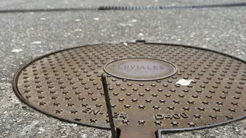 Colocaba clavos de siete centímetros en alcantarillas para reventar coches: “Le molestaba el ruido del tráfico” Colocaba clavos de siete centímetros en alcantarillas para reventar coches: “Le molestaba el ruido del tráfico”