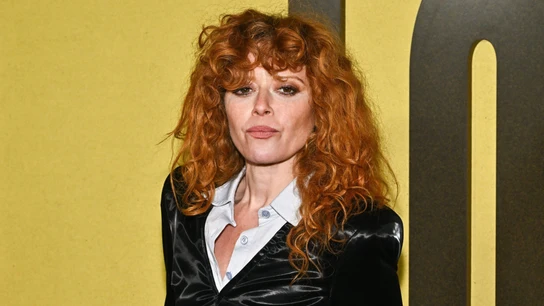 Natasha Lyonne en el estreno del documental Lorne Natasha Lyonne en el estreno del documental Lorne