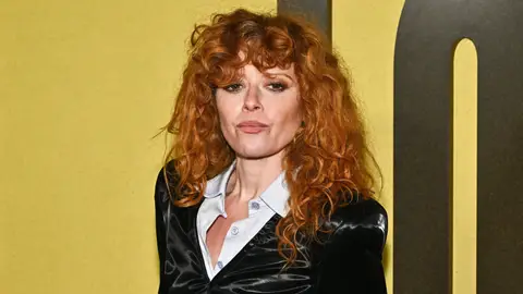 Natasha Lyonne en el estreno del documental Lorne Natasha Lyonne en el estreno del documental Lorne