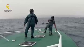 La Guardia Civil rescata a un deportista de wingfoil a la deriva en Cabo de Gata