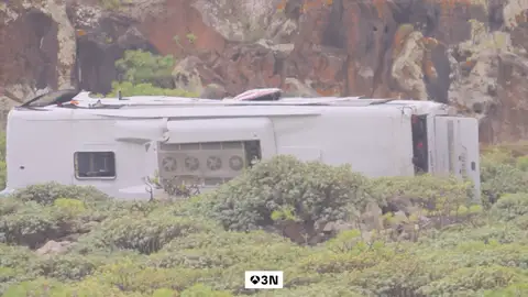 Los tres heridos trasladados a Tenerife tras el accidente de guagua en La Gomera permanecen ingresados estables, uno de ellos grave Los tres heridos trasladados a Tenerife tras el accidente de guagua en La Gomera permanecen ingresados estables, uno de ellos grave