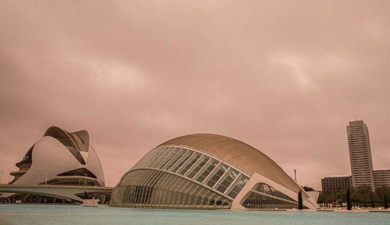 El tiempo este s&aacute;bado en la Comunitat Valenciana: cielo poco nuboso, polvo en suspensi&oacute;n y precipitaciones d&eacute;biles