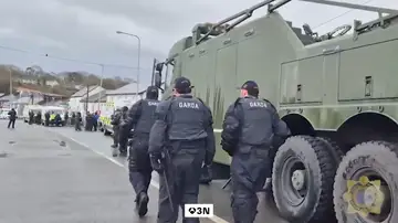 Manifestantes bloquean la única refinería de petróleo de Irlanda por la subida de precios en el combustible Manifestantes bloquean la única refinería de petróleo de Irlanda por la subida de precios en el combustible