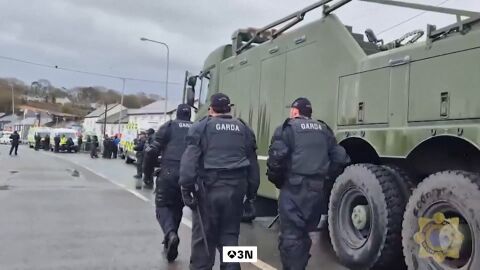 Manifestantes bloquean la &uacute;nica refiner&iacute;a de petr&oacute;leo de Irlanda por la subida de precios en el combustible