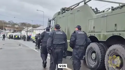 Manifestantes bloquean la única refinería de petróleo de Irlanda por la subida de precios en el combustible Manifestantes bloquean la única refinería de petróleo de Irlanda por la subida de precios en el combustible