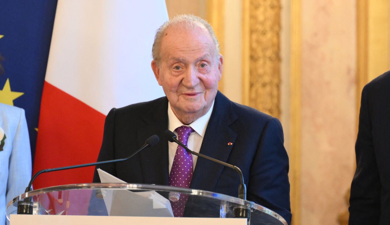 El rey Juan Carlos agradeciendo su premio en Par&iacute;s