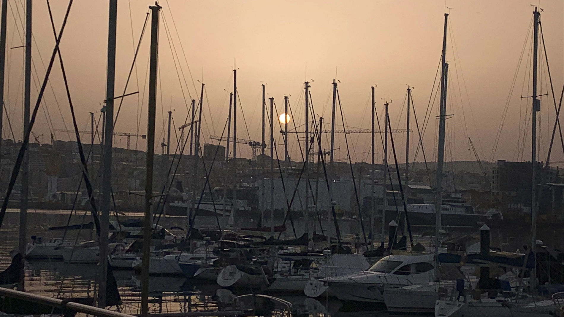 Calima en en Vigo, Pontevedra, Galicia Calima en en Vigo, Pontevedra, Galicia