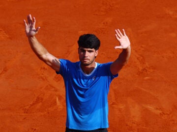 Alcaraz celebra su victoria ante Vacherot