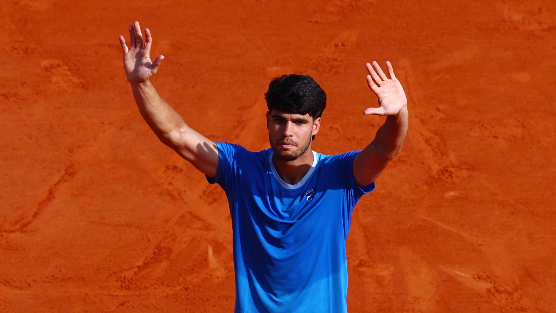 Alcaraz celebra su victoria ante Vacherot Alcaraz celebra su victoria ante Vacherot