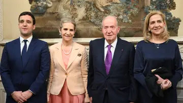 Froilán, la infanta Elena, don Juan Carlos y la infanta Cristina en París Froilán, la infanta Elena, don Juan Carlos y la infanta Cristina en París