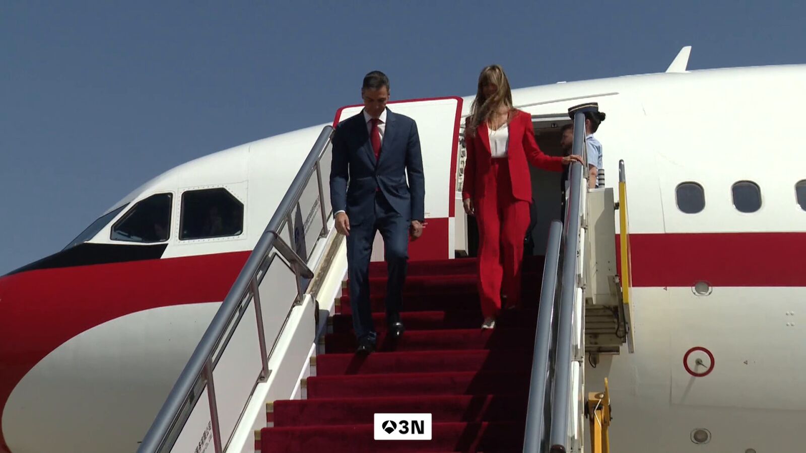 Sánchez ya está en China en una visita oficial para reforzar la relación con el gigante asiático