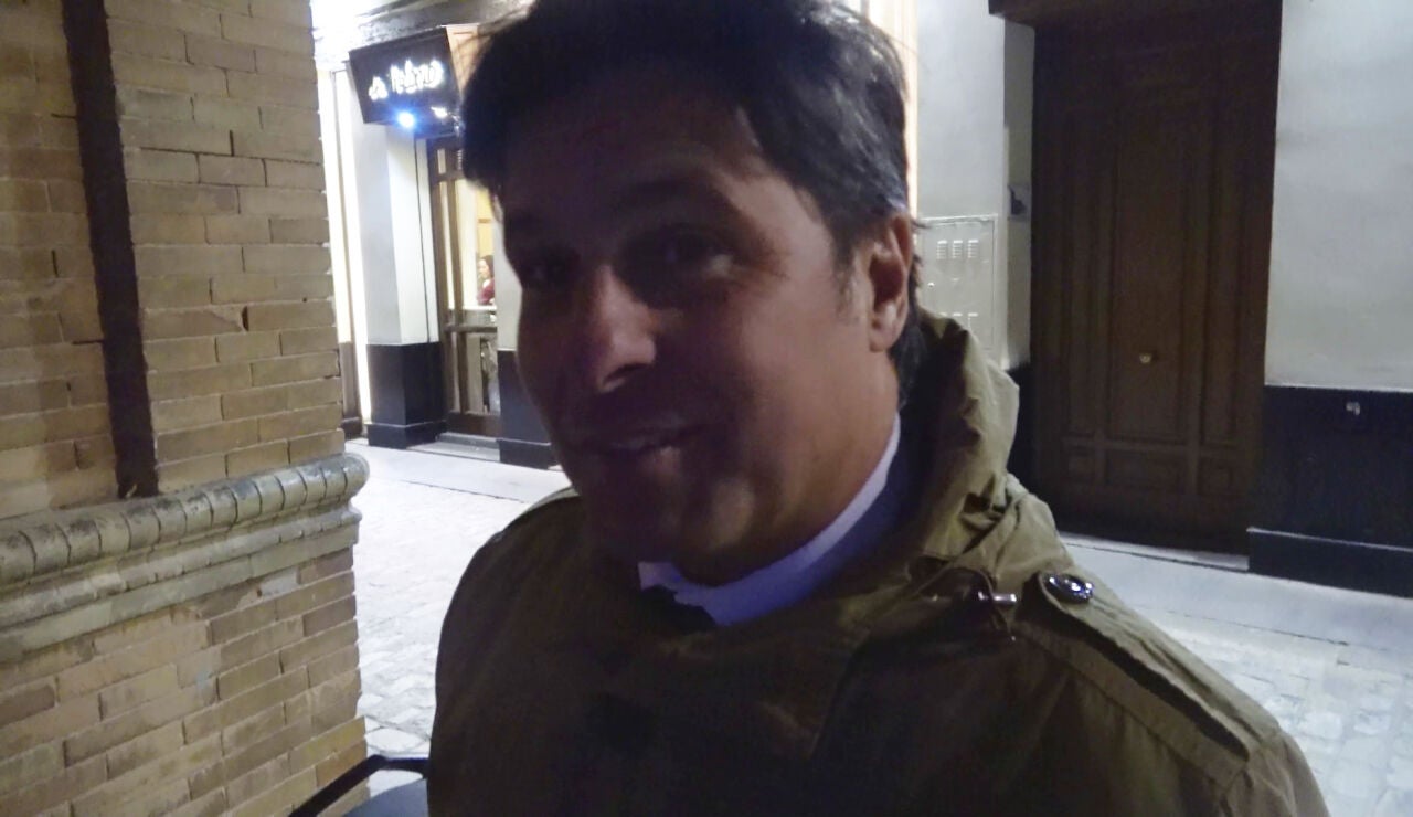 Fran Rivera atendiendo a la prensa