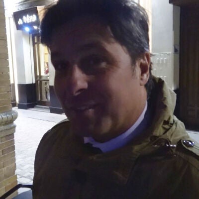 Fran Rivera atendiendo a la prensa