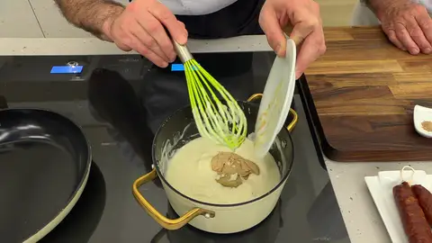 Incorpora el paté y la nuez moscada Incorpora el paté y la nuez moscada