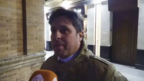 Fran Rivera haciendo declaraciones a la prensa Fran Rivera haciendo declaraciones a la prensa