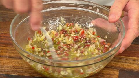 Bate bien con un tenedor para que emulsione