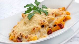 Macarrones con chorizo gratinados