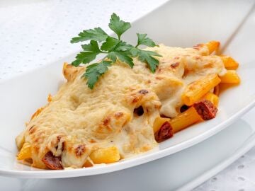 Macarrones con chorizo gratinados