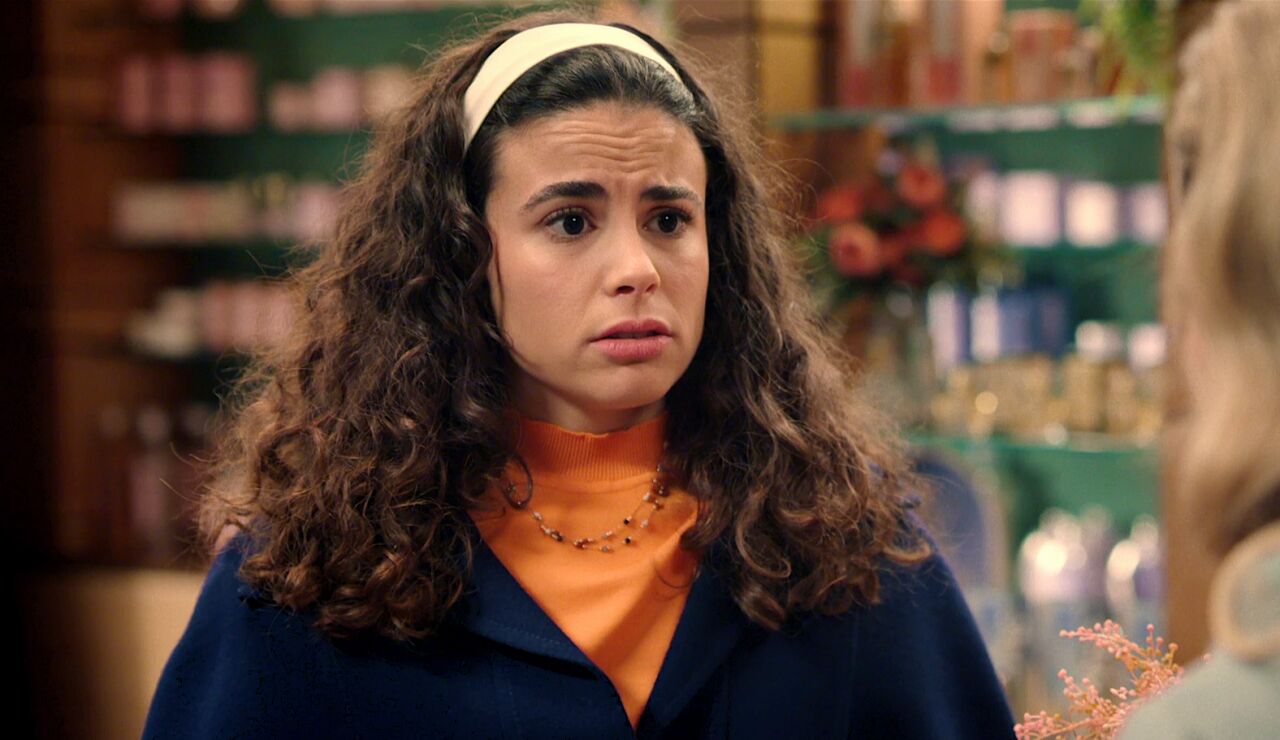 Mabel confiesa a Valentina que est&aacute; enamorada de Salva