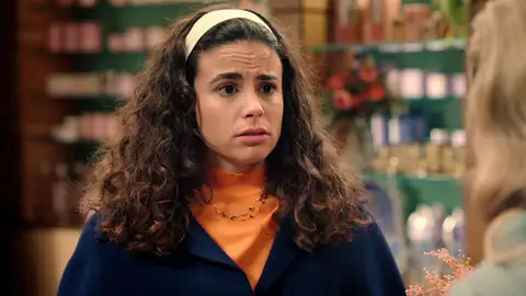 Mabel confiesa a Valentina que está enamorada de Salva Mabel confiesa a Valentina que está enamorada de Salva