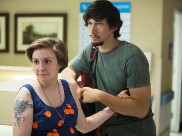 Lena Dunham y Adam Driver en Girls