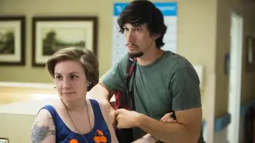 Lena Dunham y Adam Driver en Girls Lena Dunham y Adam Driver en Girls