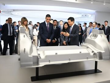 Pedro S&aacute;nchez y Bego&ntilde;a G&oacute;mez con empresarios chinos