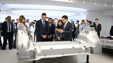 Pedro Sánchez y Begoña Gómez con empresarios chinos Pedro Sánchez y Begoña Gómez con empresarios chinos