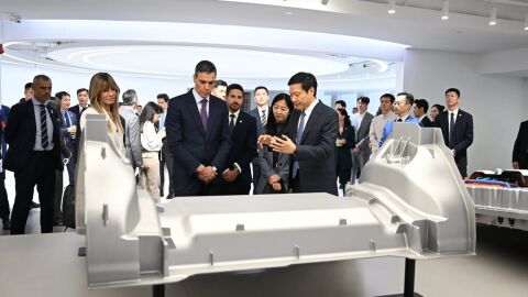 Pedro S&aacute;nchez y Bego&ntilde;a G&oacute;mez con empresarios chinos