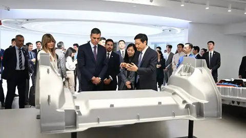 Pedro Sánchez y Begoña Gómez con empresarios chinos Pedro Sánchez y Begoña Gómez con empresarios chinos