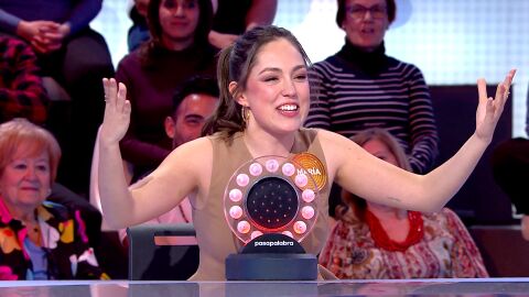 &ldquo;&iexcl;Esc&aacute;ndalo!&rdquo;: El ins&oacute;lito motivo por el que Mar&iacute;a Parrado empieza a piropear a An&iacute;bal G&oacute;mez en Pasapalabra