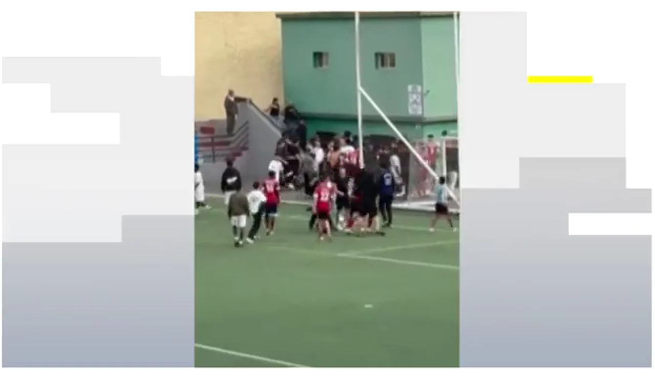 El vídeo de la pelea en un partido de fútbol regional