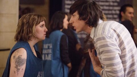 Lena Dunham y Adam Driver en la serie Girls