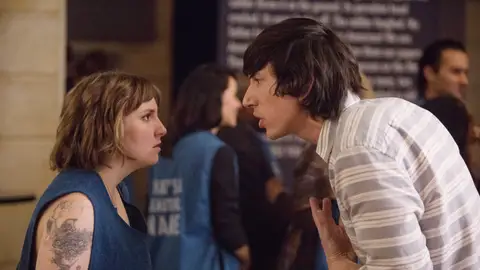 Lena Dunham y Adam Driver en la serie Girls Lena Dunham y Adam Driver en la serie Girls