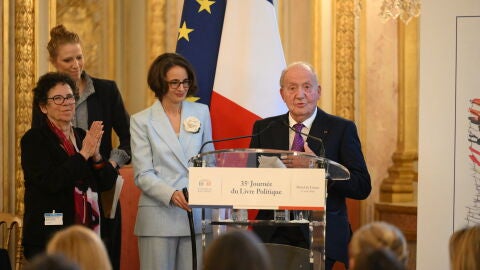 Laurence Debray y el rey Juan Carlos en París