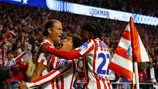 Lookman celebra su gol con Giuliano y Llorente Lookman celebra su gol con Giuliano y Llorente
