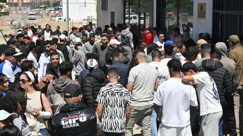 Latinoamericanos, jóvenes y en el sector de la hostelería: así es el perfil de los extranjeros que aspiran a la regularización en España Latinoamericanos, jóvenes y en el sector de la hostelería: así es el perfil de los extranjeros que aspiran a la regularización en España