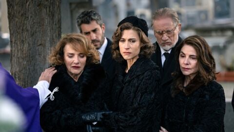 La familia De la Reina y Doña Clara en el capítulo 547 de Sueños de libertad