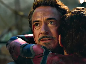 Robert Downey Jr. y Tom Holland en Vengadores: Infinity War Robert Downey Jr. y Tom Holland en Vengadores: Infinity War