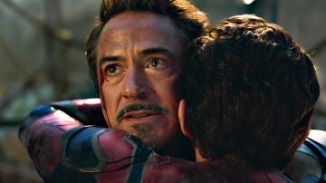 Robert Downey Jr. y Tom Holland en Vengadores: Infinity War