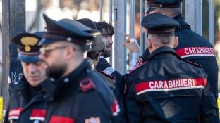 M&aacute;s de 30 personas son tomadas como rehenes por un grupo de supuestos ladrones en un banco del sur de Italia