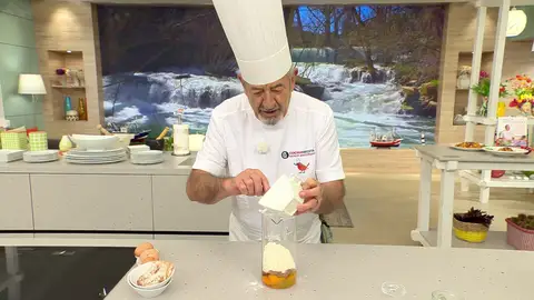 Tritura con la batidora hasta conseguir una masa lisa y homogénea Tritura con la batidora hasta conseguir una masa lisa y homogénea