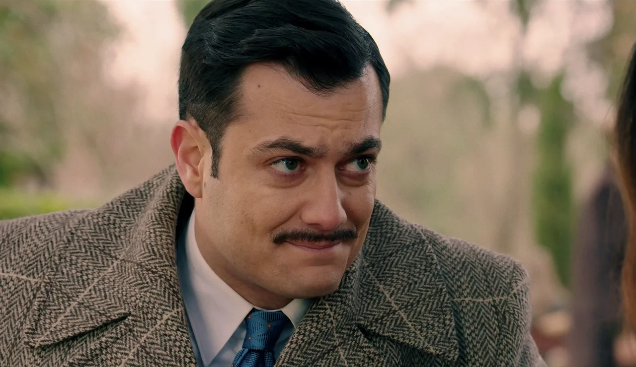 Tasio consuela a Paula