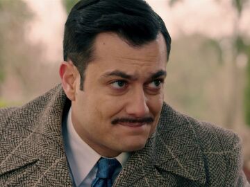 Tasio consuela a Paula