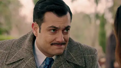 Tasio consuela a Paula Tasio consuela a Paula