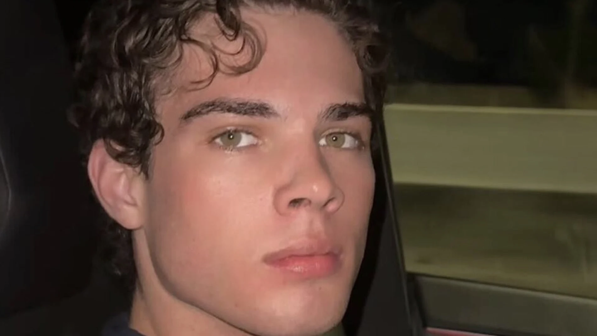 El streamer 'Clavicular' sufre una sobredosis en directo El streamer 'Clavicular' sufre una sobredosis en directo